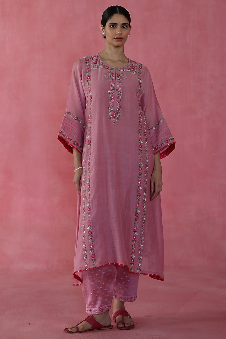 Pink Chanderi Silk Hand Embroidered Kurta Set by Begum Pret at Pernia's Pop Up Shop