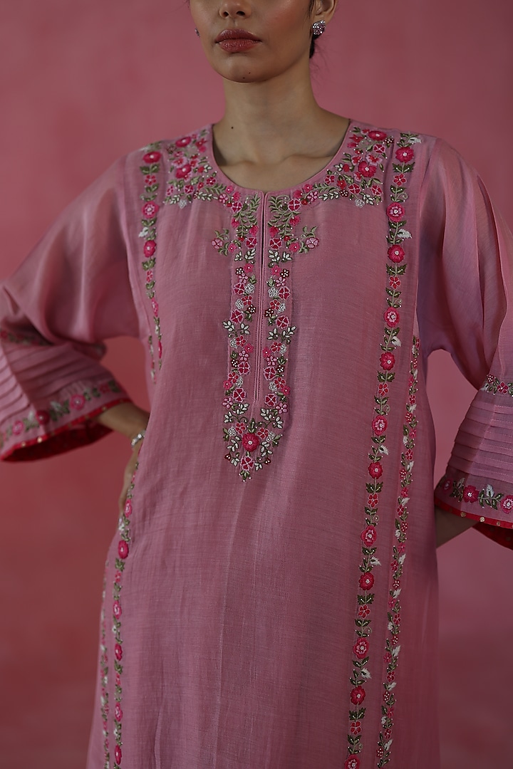 Pink Chanderi Silk Hand Embroidered Kurta Set by Begum Pret at Pernia's Pop Up Shop