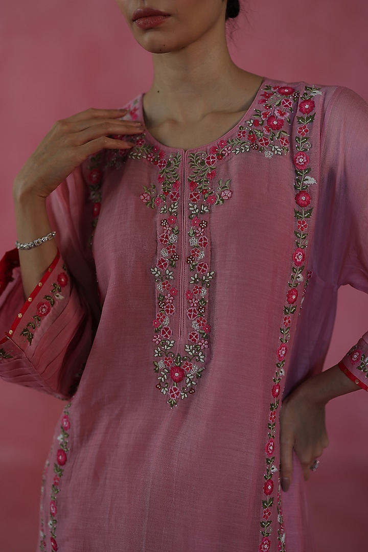 Pink Chanderi Silk Hand Embroidered Kurta Set by Begum Pret at Pernia's Pop Up Shop