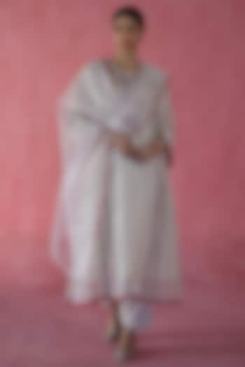 Ivory Chanderi Silk Hand Embroidered Kurta Set by Begum Pret at Pernia's Pop Up Shop