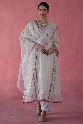 Ivory Chanderi Silk Hand Embroidered Kurta Set by Begum Pret