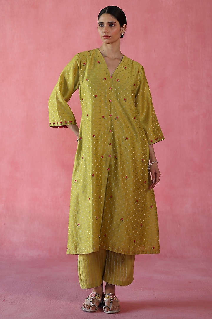 Yellow Zari Boota Chanderi Hand Work Kurta Set by Begum Pret at Pernia's Pop Up Shop
