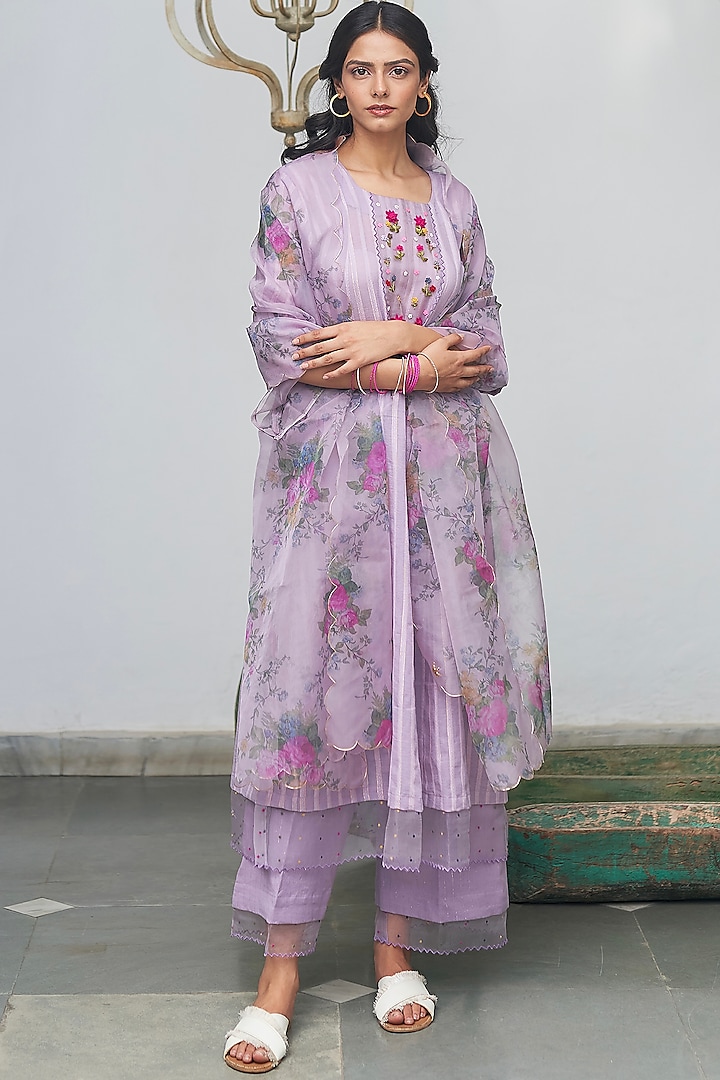 Mauve Hand Embroidered Kurta Set by Begum Pret at Pernia's Pop Up Shop