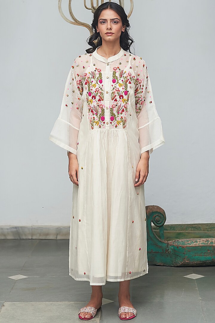 White Embroidered Kurta With Inner by Begum Pret at Pernia's Pop Up Shop