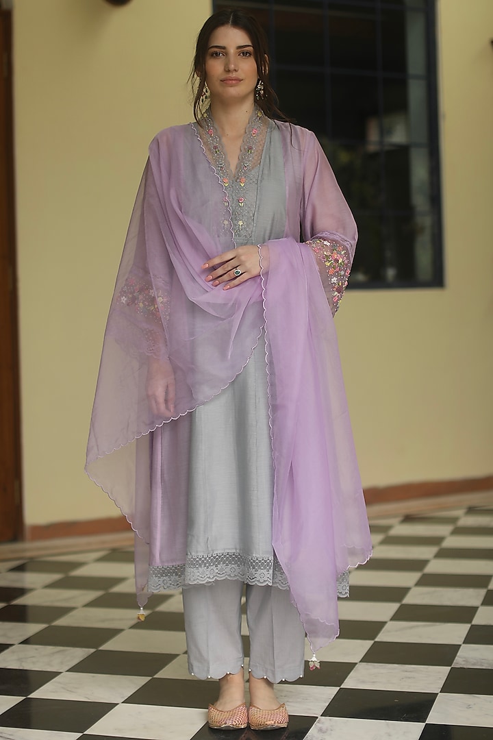 Grey & Lavender Embroidered Kurta Set by Begum Pret