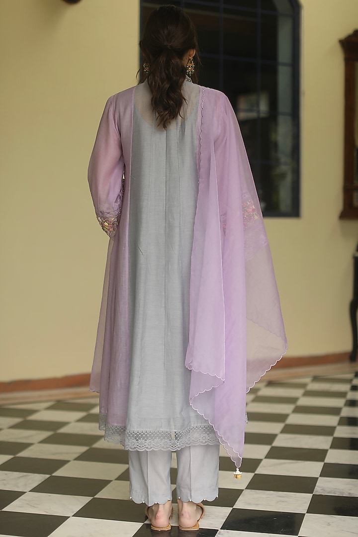 Grey & Lavender Embroidered Kurta Set by Begum Pret at Pernia's Pop Up Shop