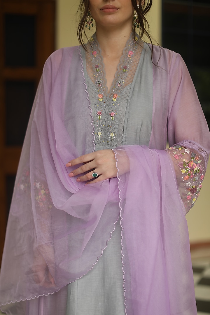 Grey & Lavender Embroidered Kurta Set by Begum Pret at Pernia's Pop Up Shop