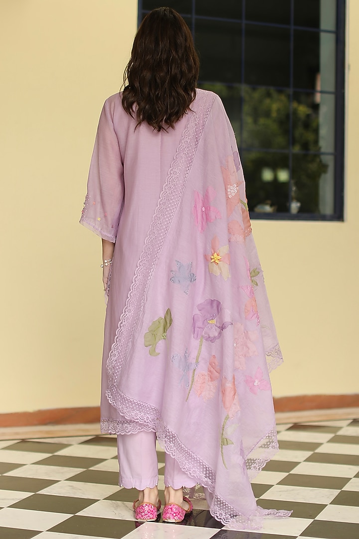 Lavender Embroidered Kurta Set by Begum Pret at Pernia's Pop Up Shop