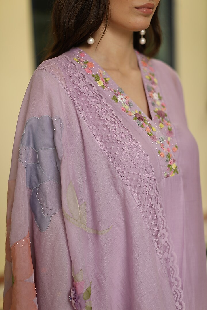 Lavender Embroidered Kurta Set by Begum Pret at Pernia's Pop Up Shop