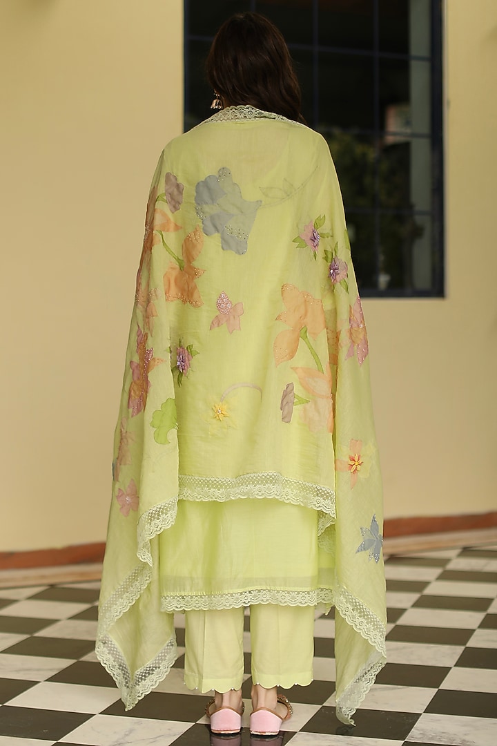 Mint Green Embroidered Kurta Set by Begum Pret at Pernia's Pop Up Shop