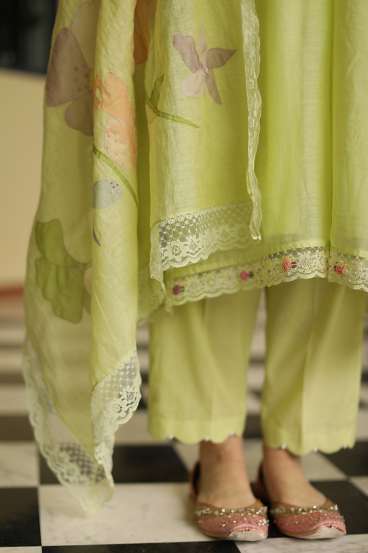 Mint Green Embroidered Kurta Set by Begum Pret at Pernia's Pop Up Shop