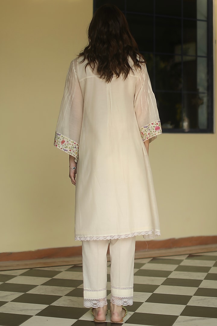 Ivory Embroidered Kurta Set by Begum Pret at Pernia's Pop Up Shop