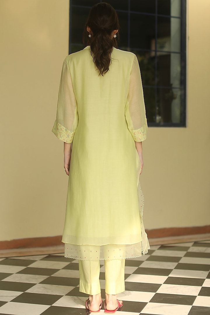 Mint Green Hand Embroidered Kurta Set by Begum Pret at Pernia's Pop Up Shop