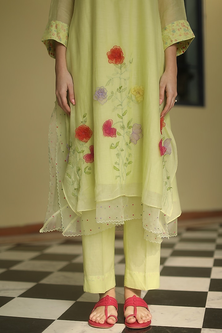 Mint Green Hand Embroidered Kurta Set by Begum Pret at Pernia's Pop Up Shop