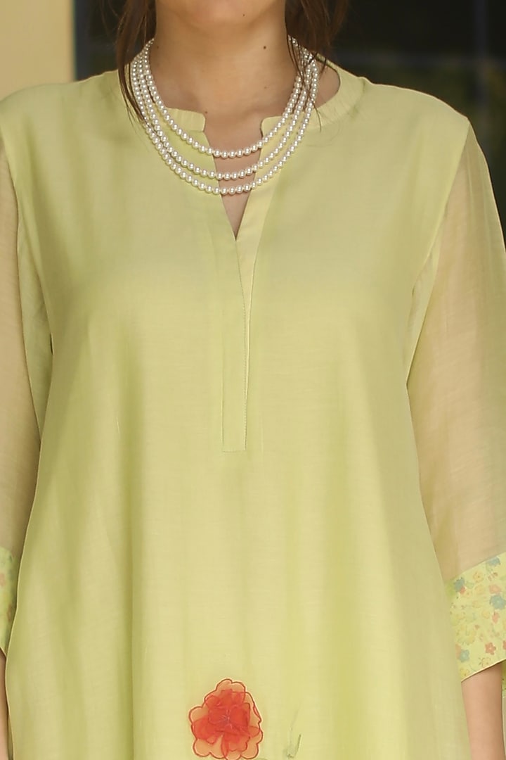 Mint Green Hand Embroidered Kurta Set by Begum Pret at Pernia's Pop Up Shop