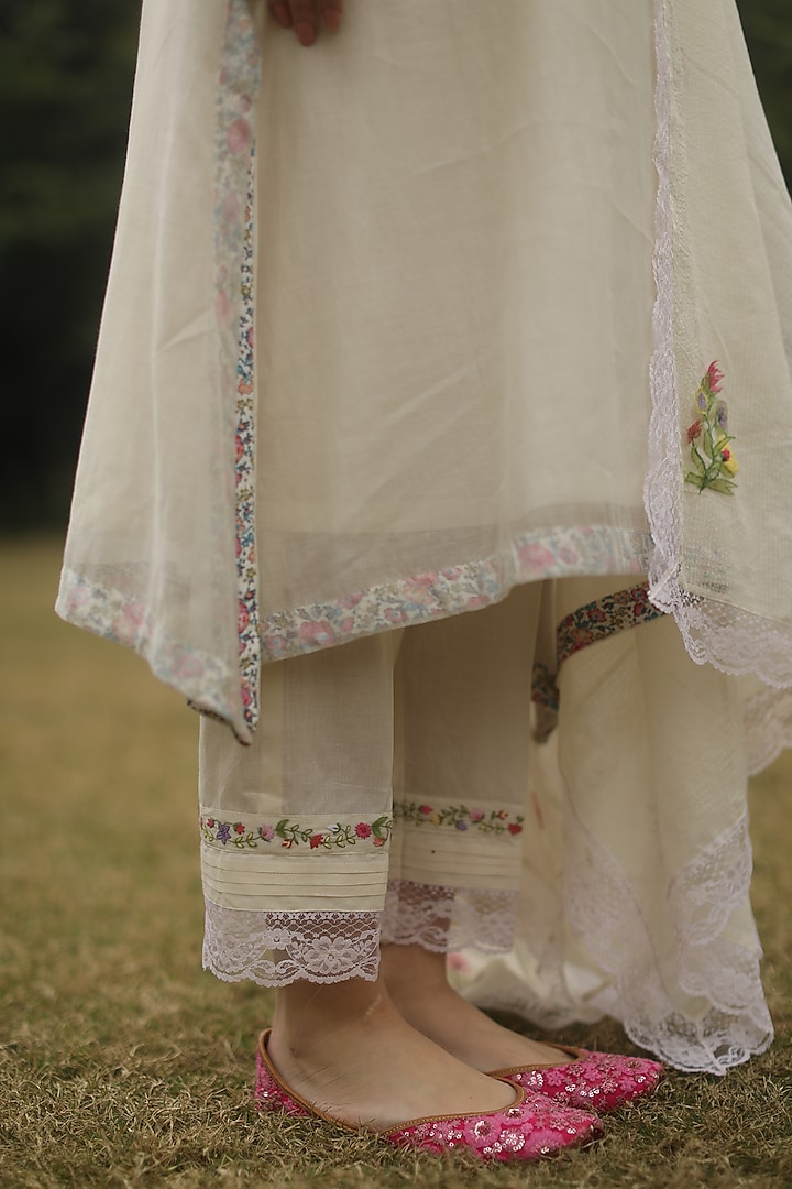 Ivory Chanderi Embroidered Kurta Set by Begum Pret at Pernia's Pop Up Shop