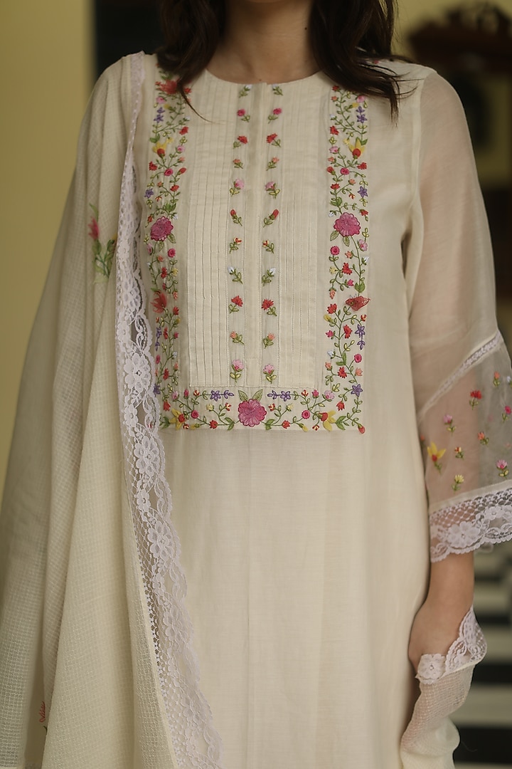 Ivory Chanderi Embroidered Kurta Set by Begum Pret at Pernia's Pop Up Shop