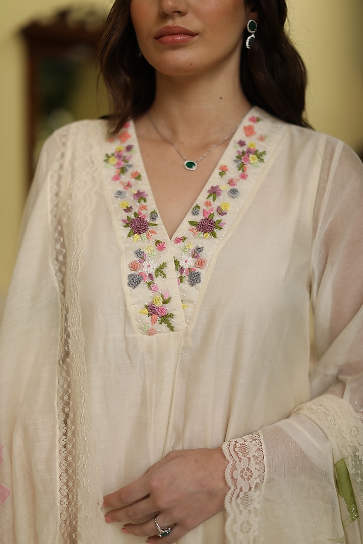Ivory Chanderi Kurta Set by Begum Pret at Pernia's Pop Up Shop