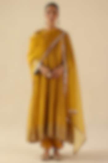 Yellow Zari Silk Mirror Hand Embroidered Kalidar Kurta Set by Begum Pret at Pernia's Pop Up Shop