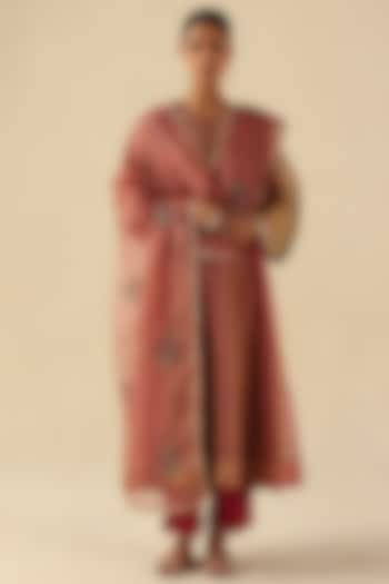 Peach Handloom Organza Tissue Silk Kurta Set by Begum Pret at Pernia's Pop Up Shop