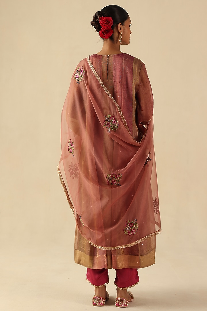 Peach Handloom Organza Tissue Silk Kurta Set by Begum Pret at Pernia's Pop Up Shop
