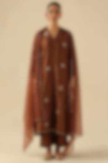 Copper Banarasi Silk Rose Motif Hand Embroidered Kurta Set by Begum Pret at Pernia's Pop Up Shop