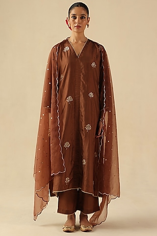 Copper Banarasi Silk Rose Motif Hand Embroidered Kurta Set by Begum Pret