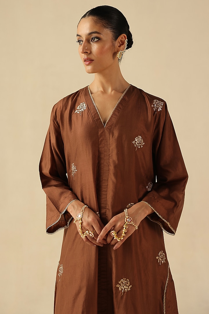 Copper Banarasi Silk Rose Motif Hand Embroidered Kurta Set by Begum Pret at Pernia's Pop Up Shop