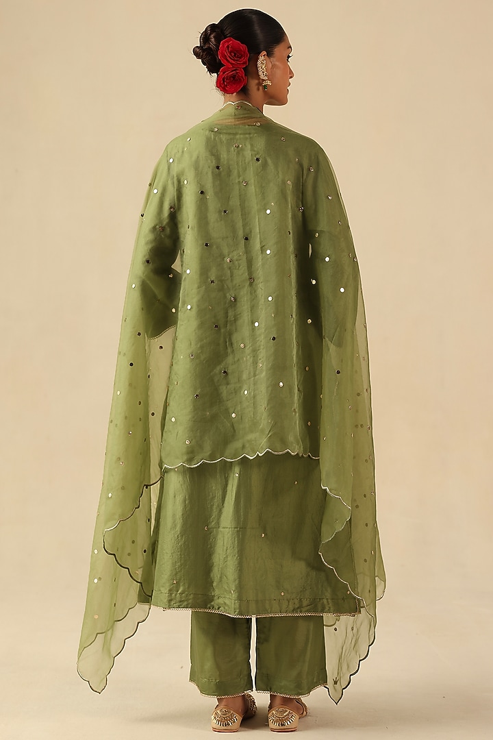 Green Banarasi Silk Rose Motif Hand Embroidered Kurta Set by Begum Pret at Pernia's Pop Up Shop