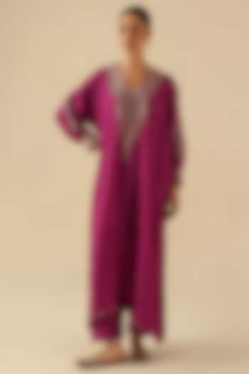 Magenta Habutai Silk Hand Embroidered A-Line Kurta Set by Begum Pret at Pernia's Pop Up Shop