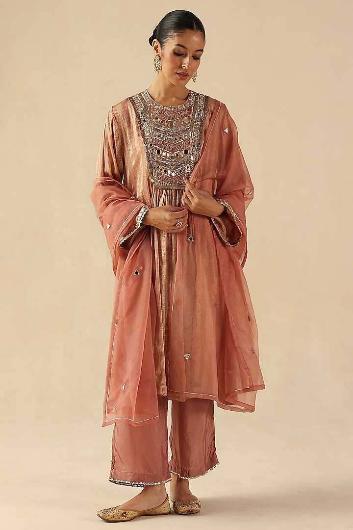 Peach Zari Moonga Silk Mirror Hand Embroidered Kurta Set by Begum Pret at Pernia's Pop Up Shop