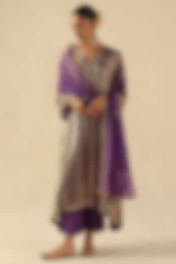 Purple Metallic Tissue Silk Cutdana Hand Embroidered Kurta Set by Begum Pret at Pernia's Pop Up Shop