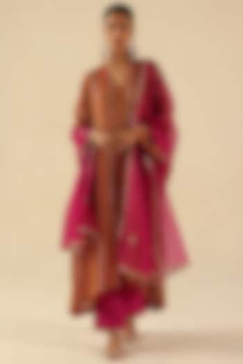 Garnet-Colored Metallic Tissue Silk Cutdana Hand Embroidered Kurta Set by Begum Pret at Pernia's Pop Up Shop