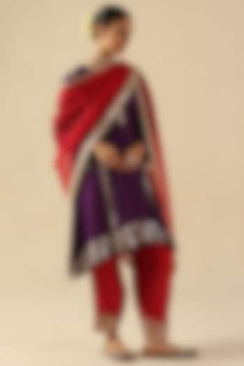 Purple Habutai Silk Gota Hand Embroidered A-Line Short Kurta Set by Begum Pret at Pernia's Pop Up Shop