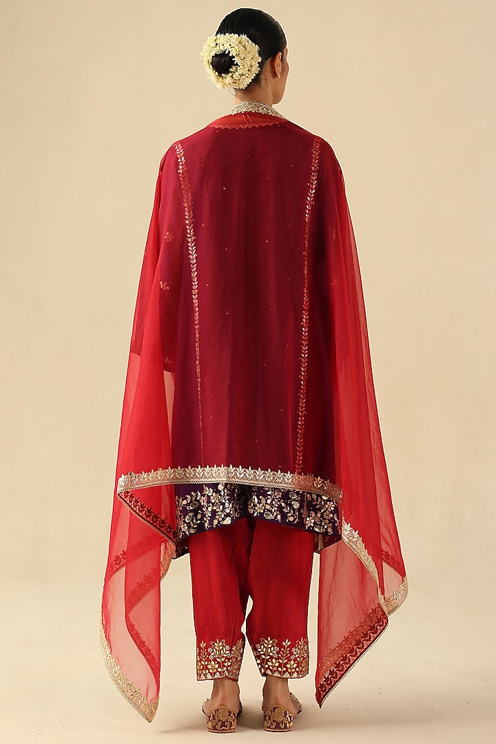 Purple Habutai Silk Gota Hand Embroidered A-Line Short Kurta Set by Begum Pret at Pernia's Pop Up Shop