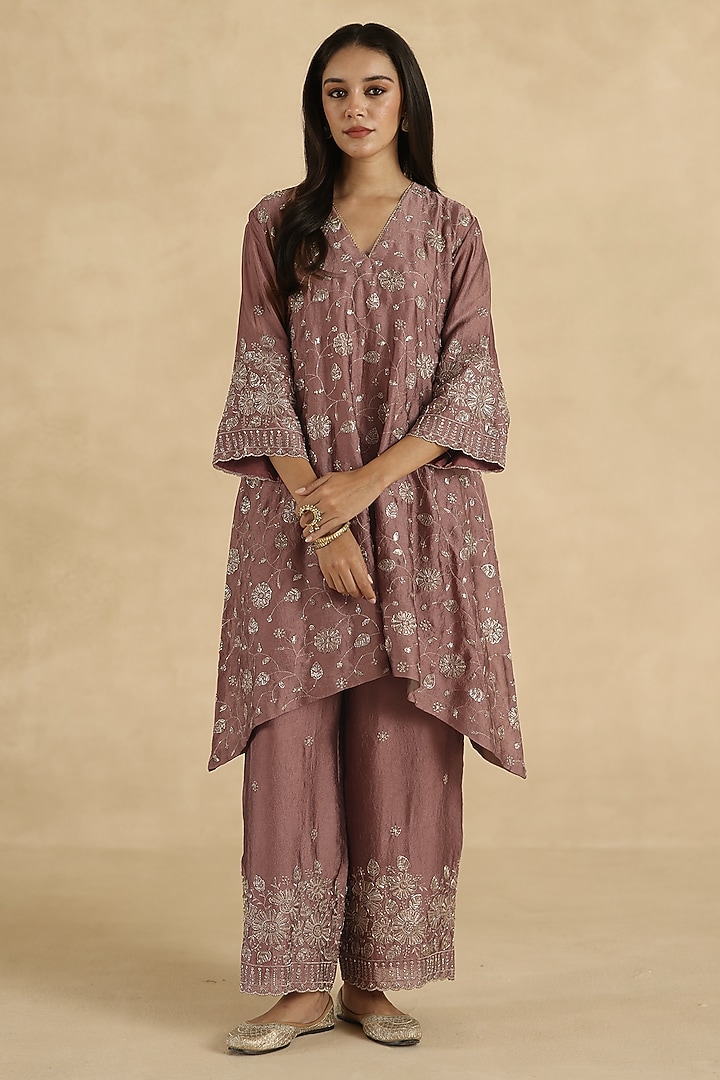 Mauve Crushed Crepe Thread Embroidered Kurta Set by Begum Pret at Pernia's Pop Up Shop