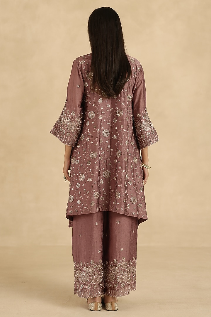 Mauve Crushed Crepe Thread Embroidered Kurta Set by Begum Pret at Pernia's Pop Up Shop