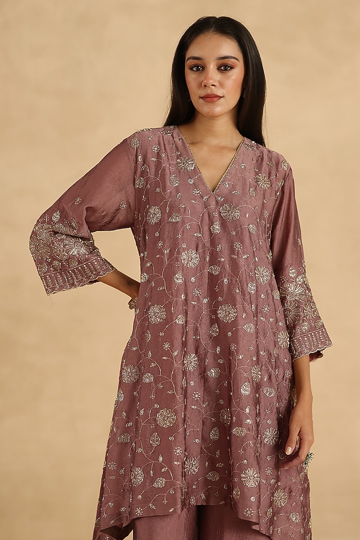 Mauve Crushed Crepe Thread Embroidered Kurta Set by Begum Pret at Pernia's Pop Up Shop