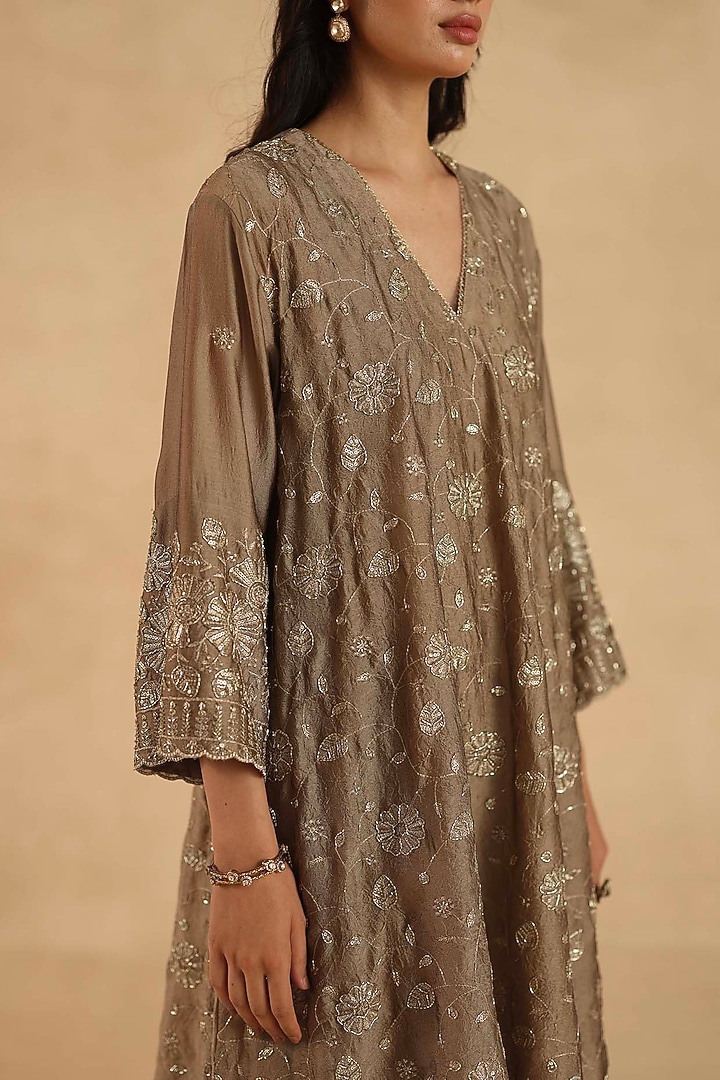 Gold-Brown Crushed Crepe Thread Embroidered Kurta Set by Begum Pret at Pernia's Pop Up Shop