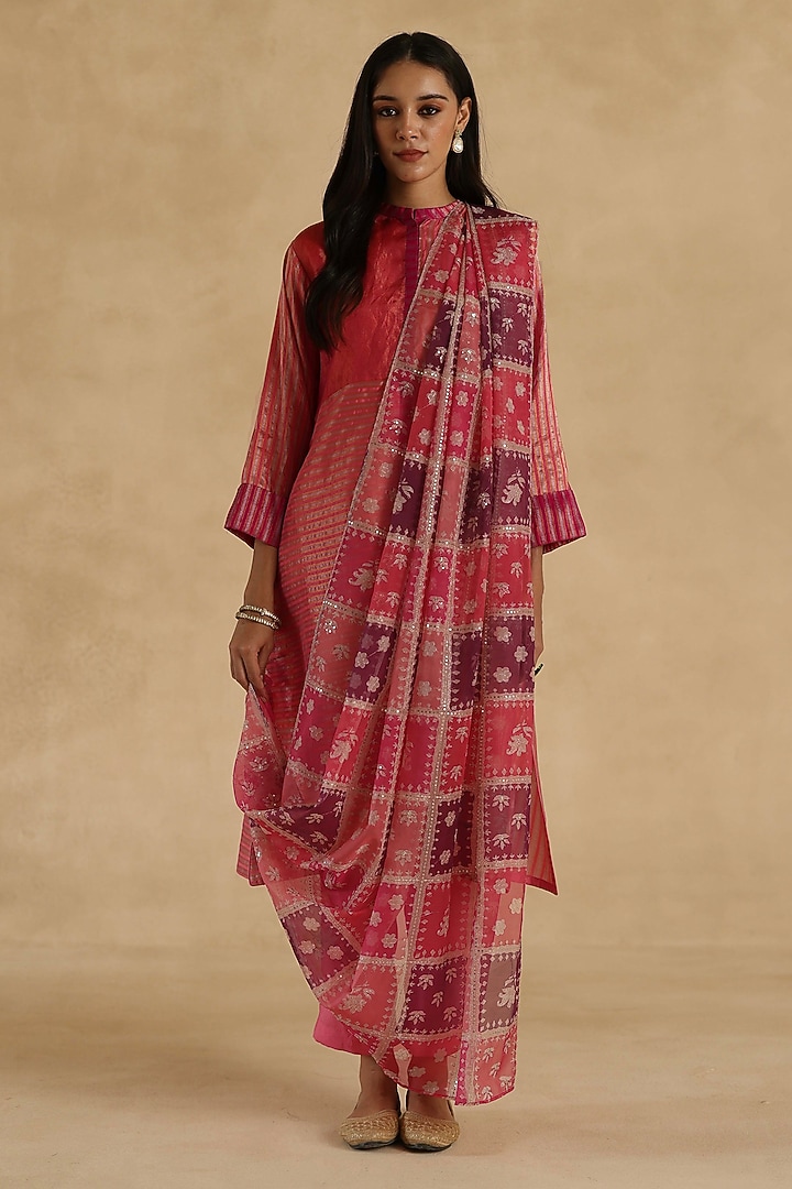 Pink Zari Silk Bandhani Patchwork Kurta Set by Begum Pret at Pernia's Pop Up Shop