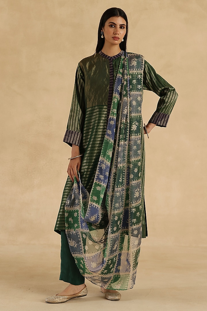 Green Zari Silk Bandhani Patchwork Kurta Set by Begum Pret at Pernia's Pop Up Shop