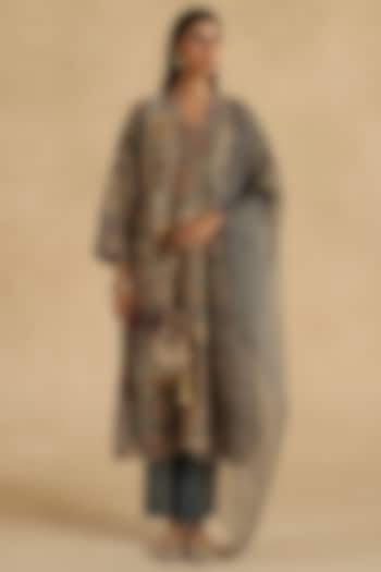 Grey Silk Floral Patchwork Straight Kurta Set by Begum Pret at Pernia's Pop Up Shop