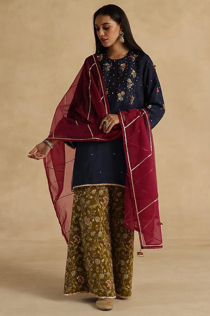 Blue Habutai Silk Dabka Embroidered Straight Kurta Set by Begum Pret at Pernia's Pop Up Shop