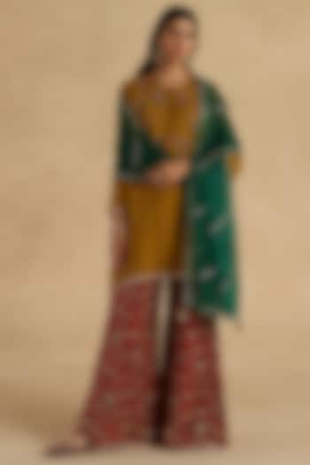 Mustard Habutai Silk Dabka Embroidered Straight Kurta Set by Begum Pret at Pernia's Pop Up Shop