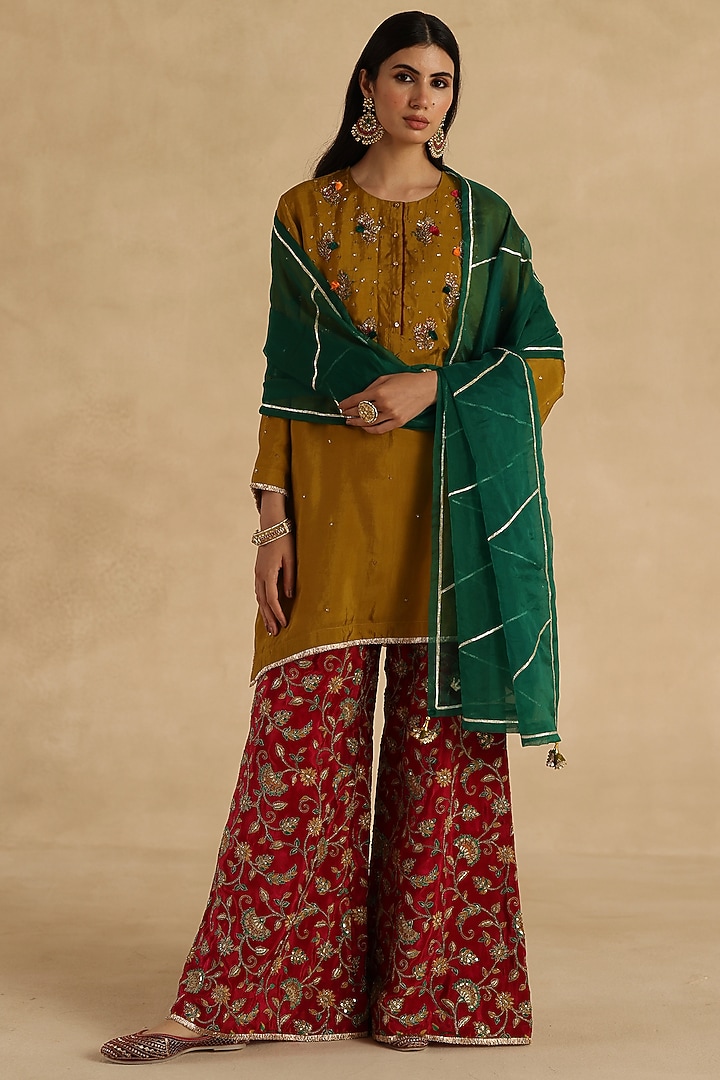 Mustard Habutai Silk Dabka Embroidered Straight Kurta Set by Begum Pret at Pernia's Pop Up Shop