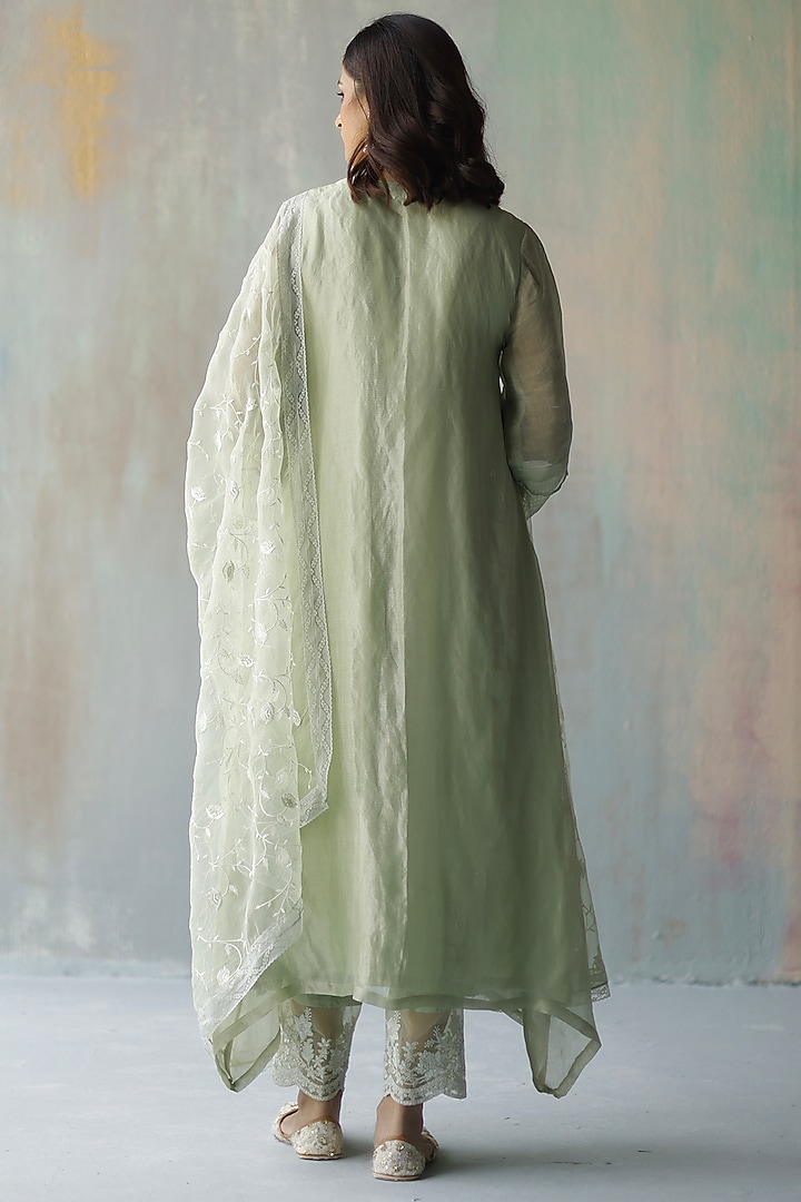 Green Hand Embroidered Kurta Set by Begum Pret at Pernia's Pop Up Shop