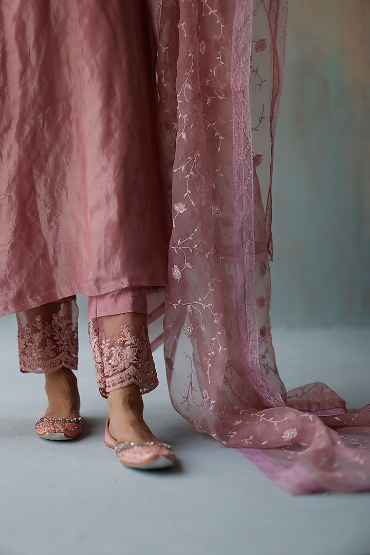 Plum Hand Embroidered Kurta Set by Begum Pret at Pernia's Pop Up Shop