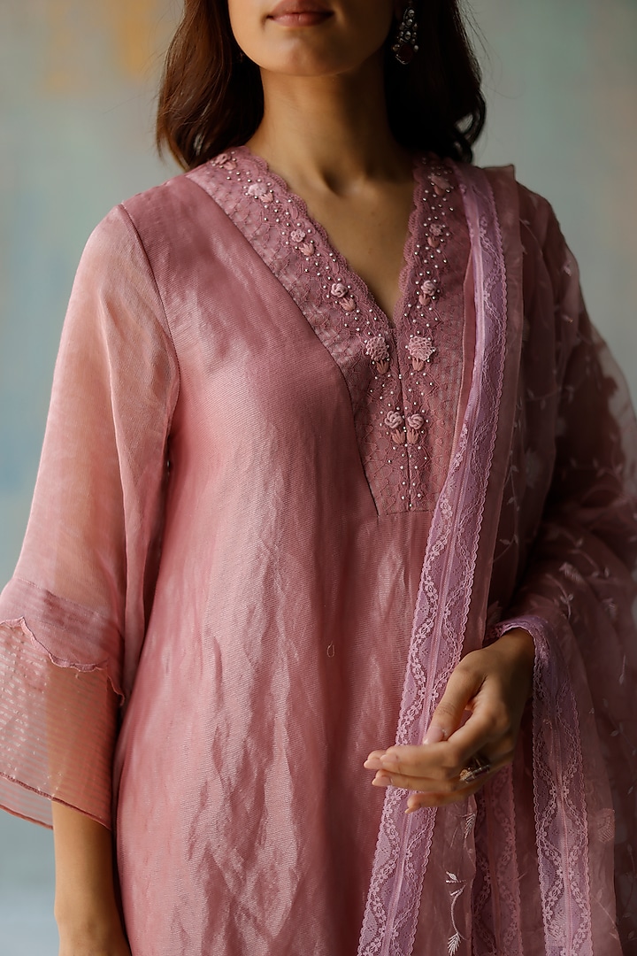 Plum Hand Embroidered Kurta Set by Begum Pret at Pernia's Pop Up Shop