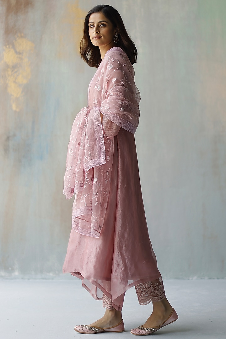 Plum Hand Embroidered Kurta Set by Begum Pret at Pernia's Pop Up Shop
