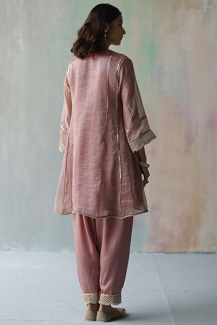 Plum Embroidered Kurta Set by Begum Pret at Pernia's Pop Up Shop
